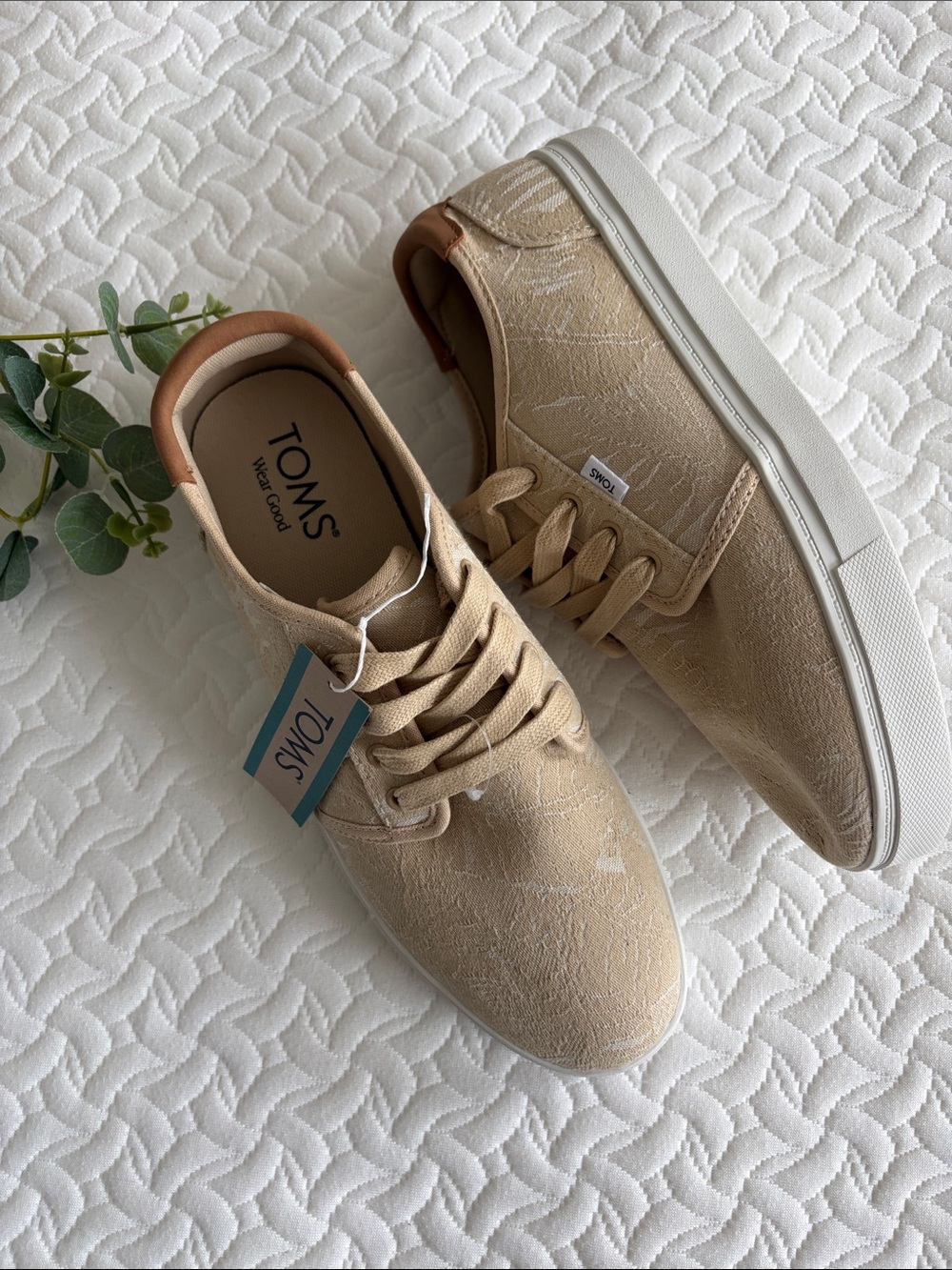 TOMS Men's Tan Canvas Low-Top Sneakers
